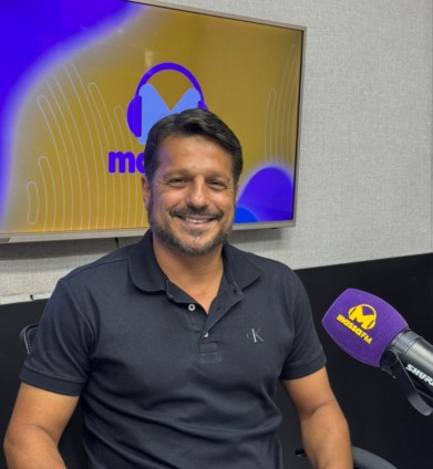 Professor Ale Jamil Meres nos estúdios da Massa FM Campo Grande - Foto: Gerson Wassouf/Portal RCN67