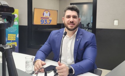 Jaime de Melo, no estúdio da rádio Massa Campo Grande (Foto: Rodrigo Moreira/ Massa CG)