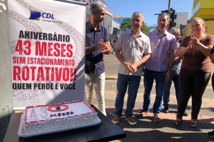 Protesto foi realizado na 14 de Julho esquina com a Barão do Rio Branco (Foto: Karina Anunciato)
