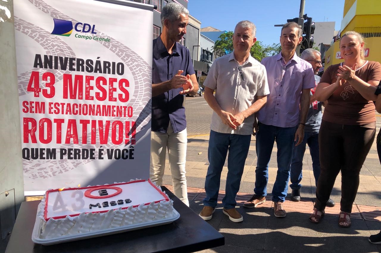 Protesto foi realizado na 14 de Julho esquina com a Barão do Rio Branco (Foto: Karina Anunciato)