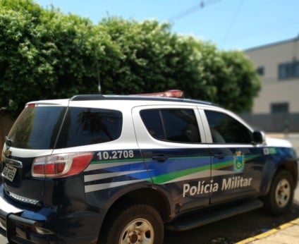 O autor foi localizado nas proximidades, mas desobedeceu a ordem de abordagem reagindo com socos e chutes - Foto/13° Batalhão de Polícia Militar