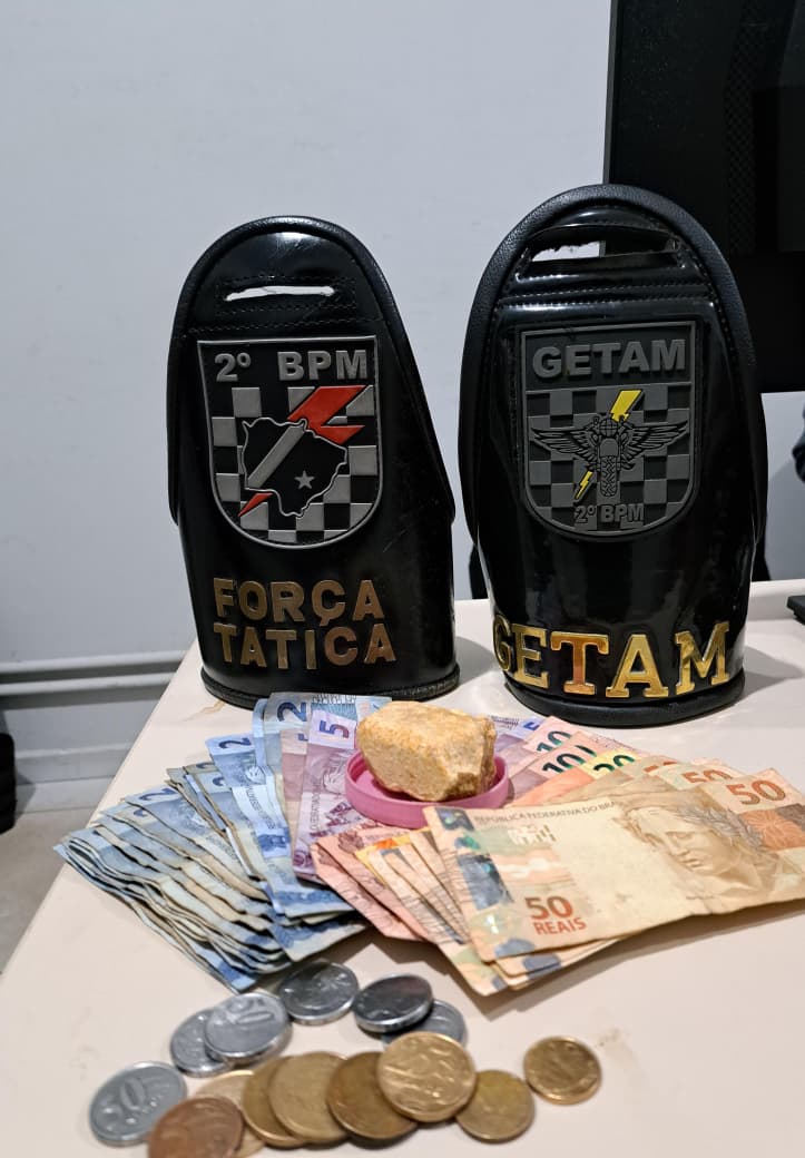 Segundo a PM, o jovem tentou fugir quando percebeu a aproximação dos policiais, mas acabou sendo alcançado. Foto: Divulgação/Polícia Militar.