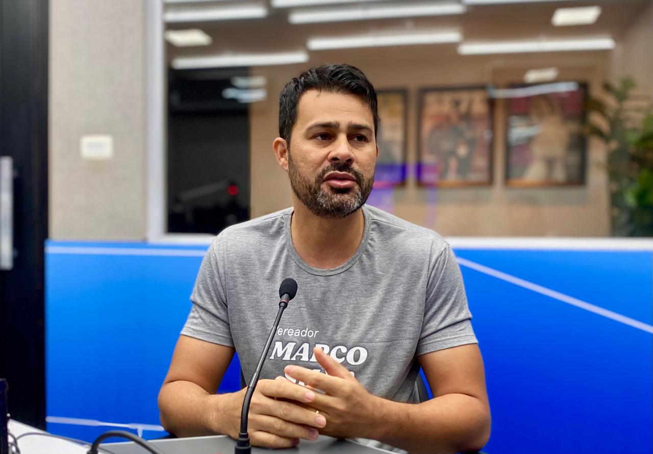 Marco Silva reconheceu que o início da legislatura trouxe dificuldades, principalmente pela reorganização administrativa do Executivo e pela execução do orçamento herdado. Foto: Antônio Luiz/RCN 67.