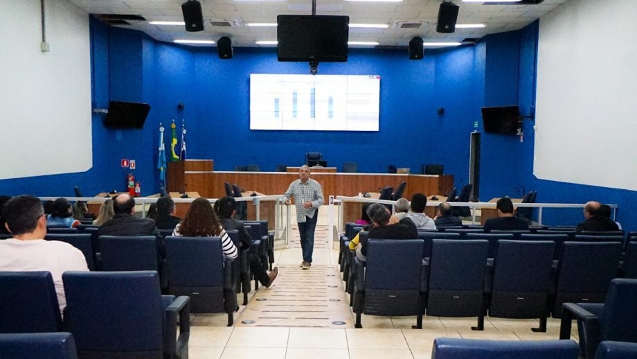 “Este é o momento em que a população pode apresentar suas demandas e opiniões, ajudando a construir um planejamento que atenda, de forma mais justa e eficiente, às necessidades do município” destacou secretária da pasta Soyla Garcia. Foto: Reprodução/Assessoria.