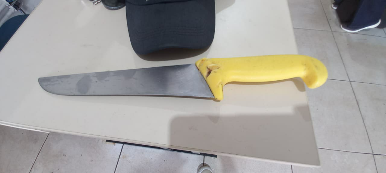 Vítima e uma colega de trabalho que teria testemunhado tudo, informaram aos militares que o trabalhador teria ameaçado "enfiar a faca na barriga da vítima". Foto: Alfredo Neto/RCN67.