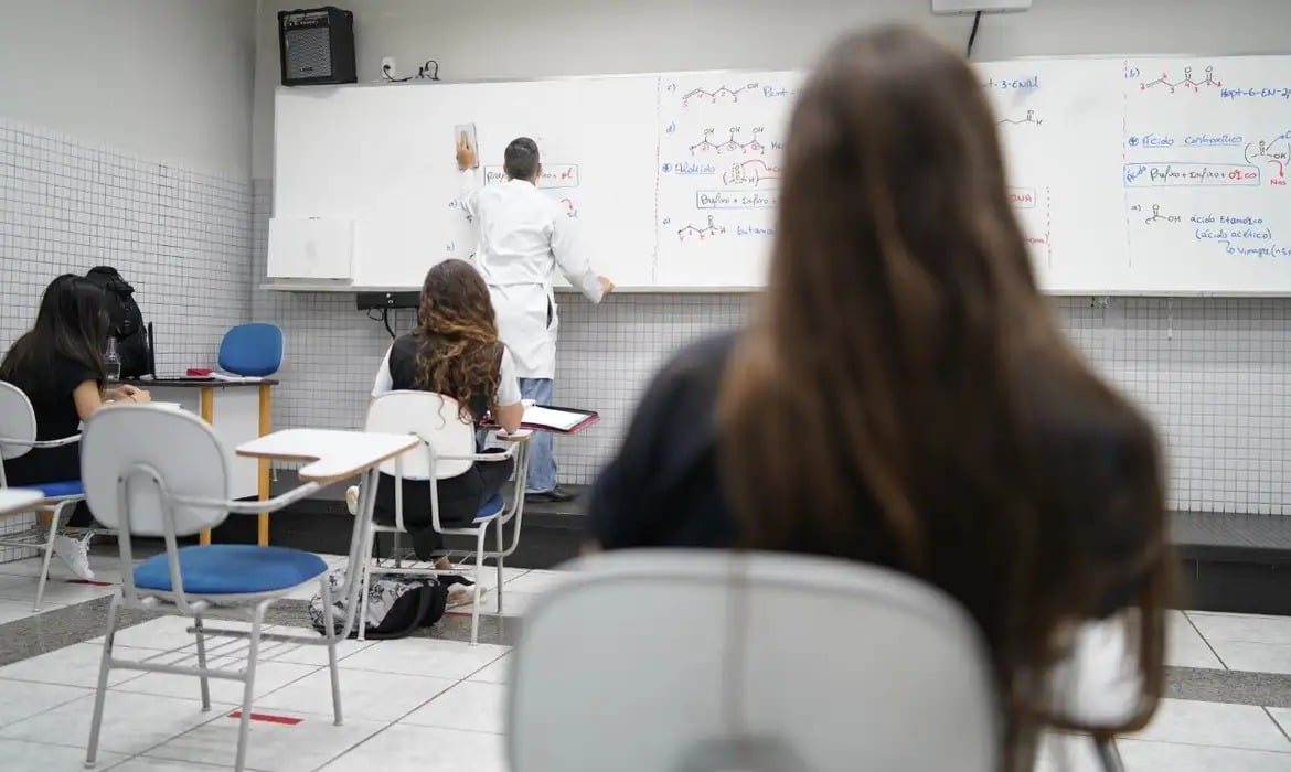 A funcionalidade de fechamento do sistema possibilita que as escolas verifiquem se há inconsistências nos dados declarados e emitam e imprimam o recibo de entrega dos dados. Foto: Reprodução/Assessoria.