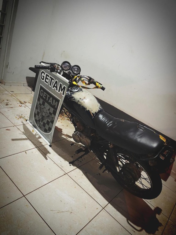 Getam prende motociclista sem CNH e apreende veículo sem placa