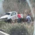 O motorista de uma caminhonete perdeu o controle do veículo, depois do estouro de um dos pneus. (Divulgação)