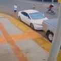 Acidente ocorreu na hora do almoço em espaço conhecido como corredor gastronômico na Capital (Foto: Reprodução/ Câmera de Segurança)