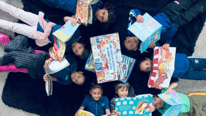 Projeto distribui caixas literárias para alunos dos anos iniciais do ensino fundamental - Foto: Arquivo Ceief