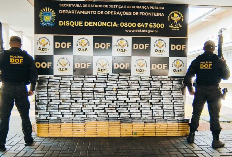 O material apreendido, avaliado em quase R$ 21,5 milhões, foi encaminhado à Defron (Delegacia Especializada em Repressão aos Crimes de Fronteira), em Dourados. (Divulgação/DOF)