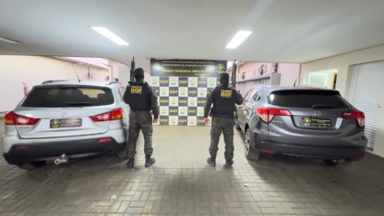 Suspeito afirmou que os dois veículos eram seus e que havia comprado, por meio de redes sociais / Foto: DOF/Divulgação