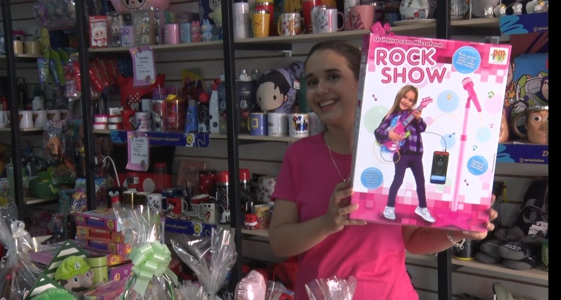 A pesquisa mostra que 73% dos entrevistados pretendem comprar presentes para a data - Foto: Reprodução/TVC HD.