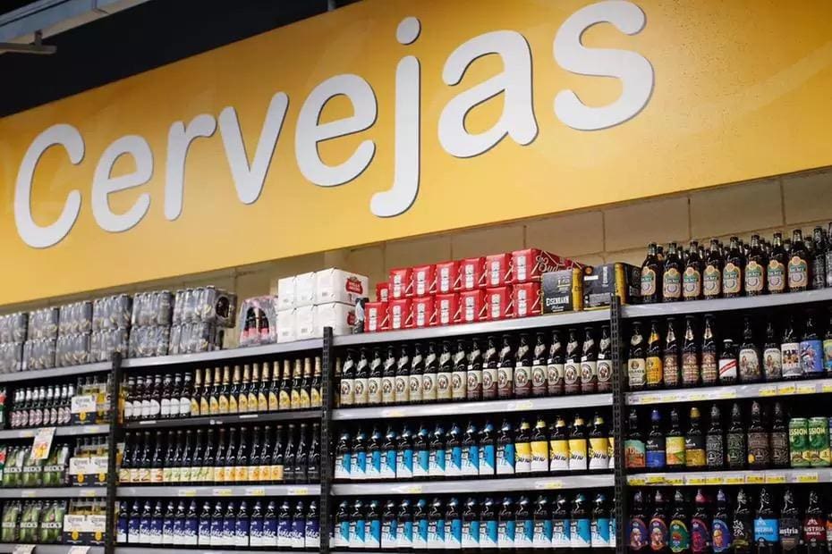 Garrafa teria caído no olho da consumidora - Foto: Ilustração