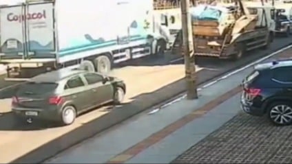 Acidente na Cônsul Assaf Trad (Foto: Reprodução/ Câmera de Segurança)