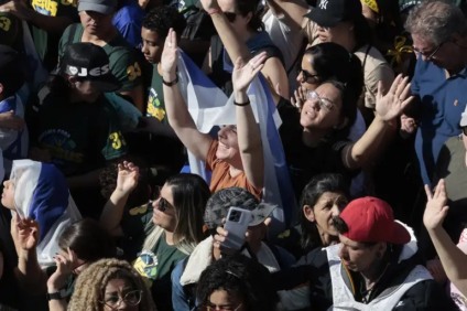 Marcha para Jesus reúne milhares de fiéis e terá show gospel de Theo Rubia neste sábado