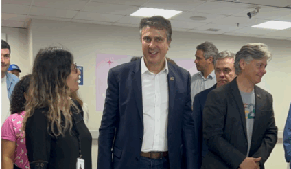 O Ministro da Educação, Camilo Santana, esteve na tarde desta terça-feira (30), na Unidade da Mulher e da Criança (UMC) do Hospital Universitário em Dourados. (Foto: Kátia Kuratone)