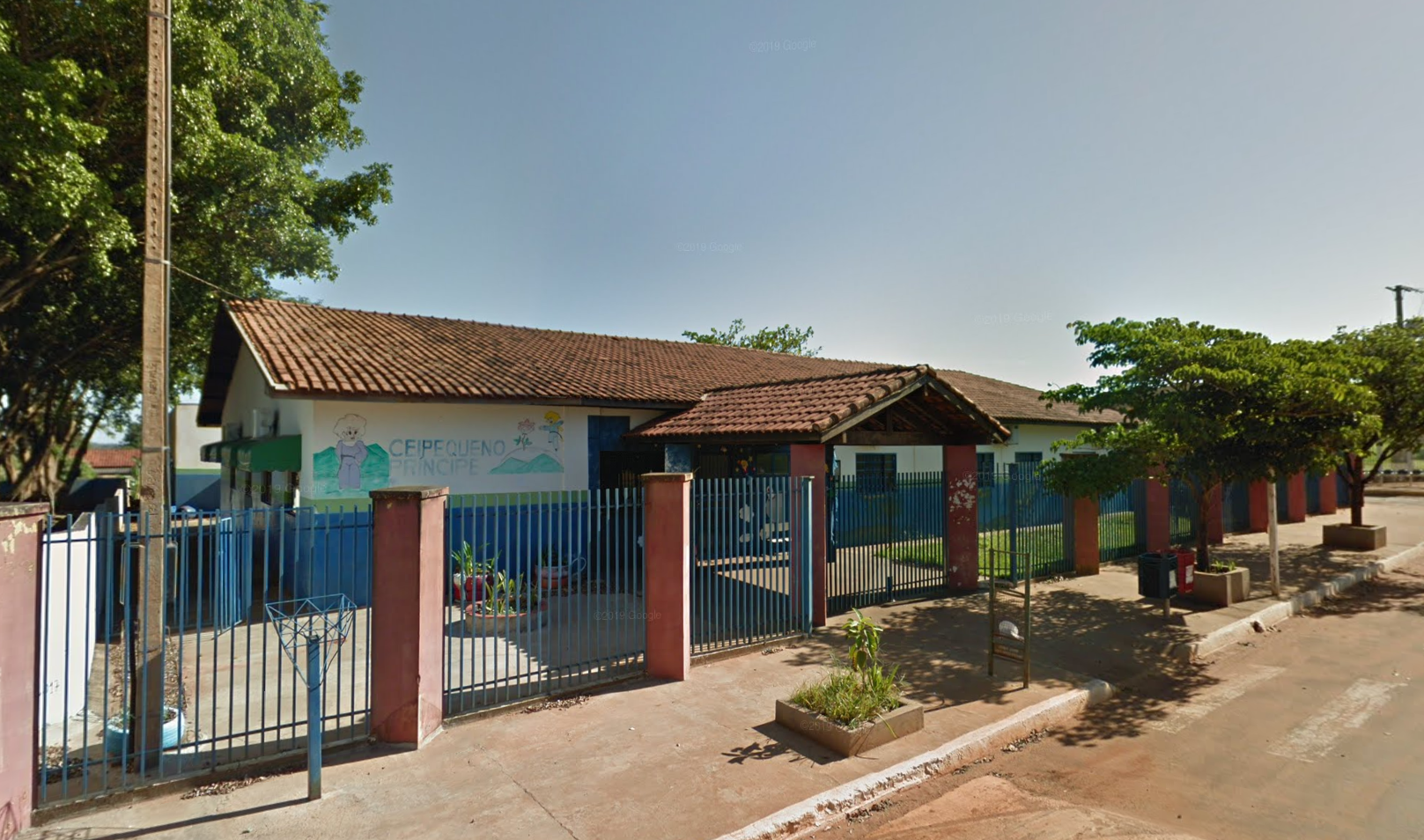 Fachada do abrigo Pequeno Principe em Itaquiraí MS