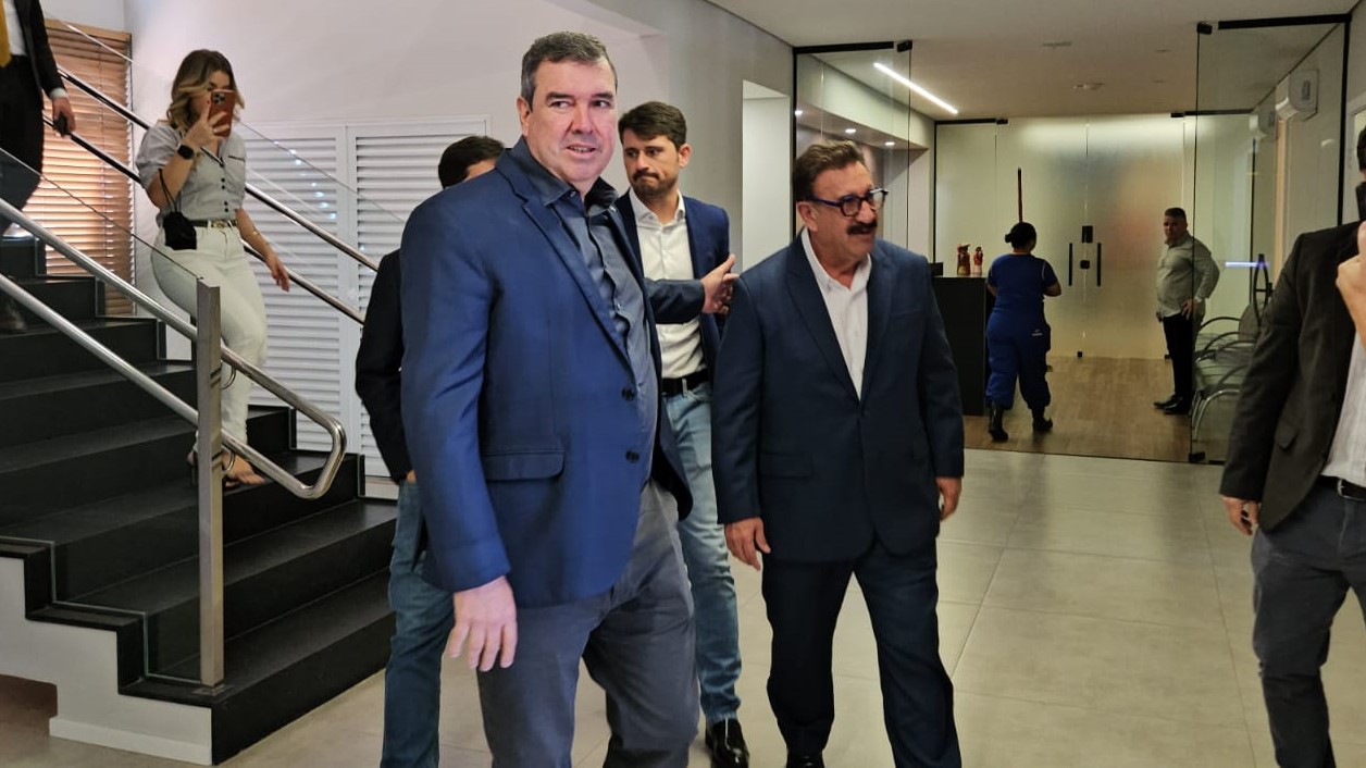 Riedel recebeu Ratinho na Governadoria (Foto: Duda Schindler/ Massa CG)