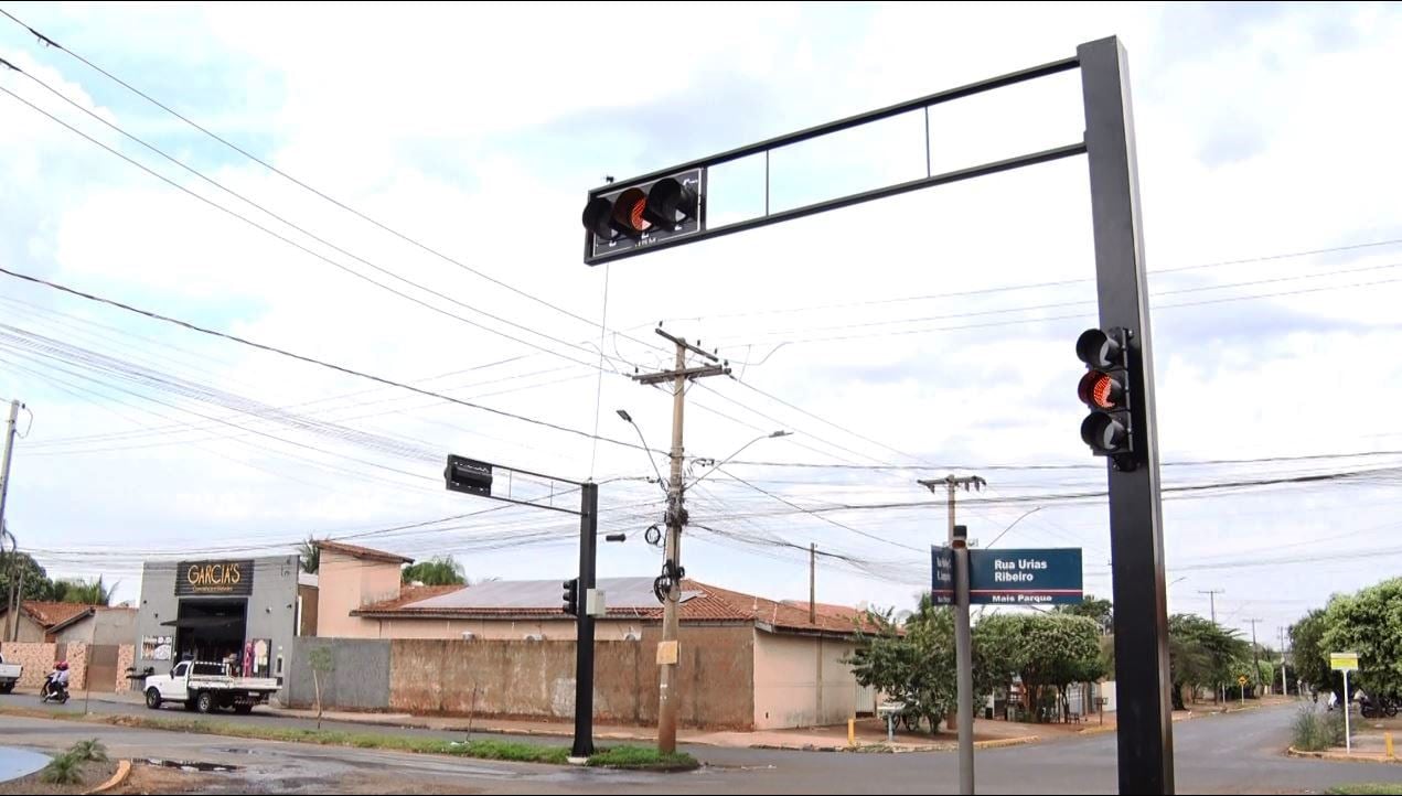Motoristas e pedestres que transitam na região devem estar atentos à nova sinalização