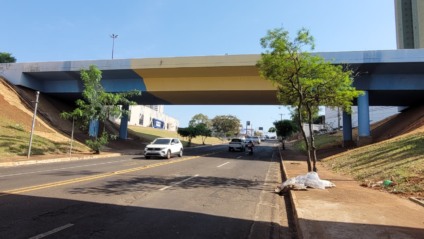 Viaduto Senador Italívio Coelho, localizado entre as avenidas Ceará e Afonso Pena (Foto: Rodrigo Moreira/ Massa CG)