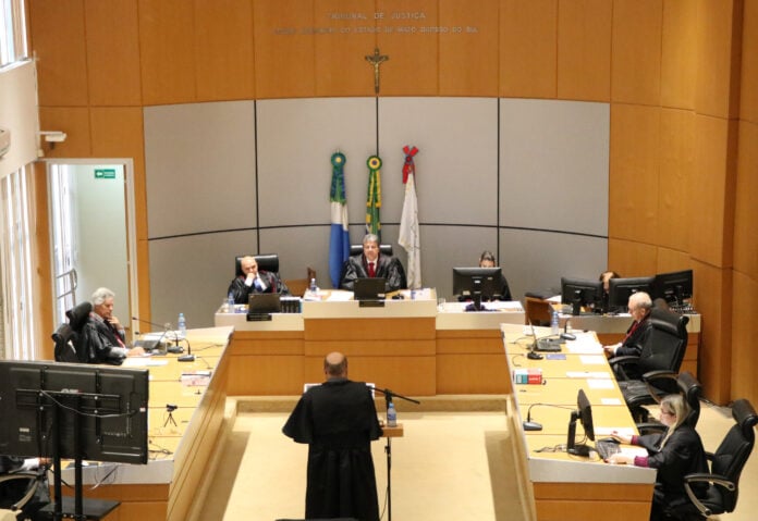 Fachada do Tribunal de Justiça de Mato Grosso do Sul em dia de sessão