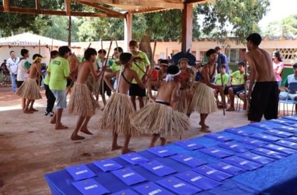Alunos durante cerimônia de entrega dos celulares - Foto: Divulgação/MPMS