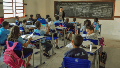 Professora durante aula em escola municipal em Campo Grande - Foto: Divulgação/PMCG