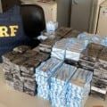 O casal e a carga foram encaminhados à Polícia Federal em Dourados, para as providências cabíveis. (Divulgação/PRF)