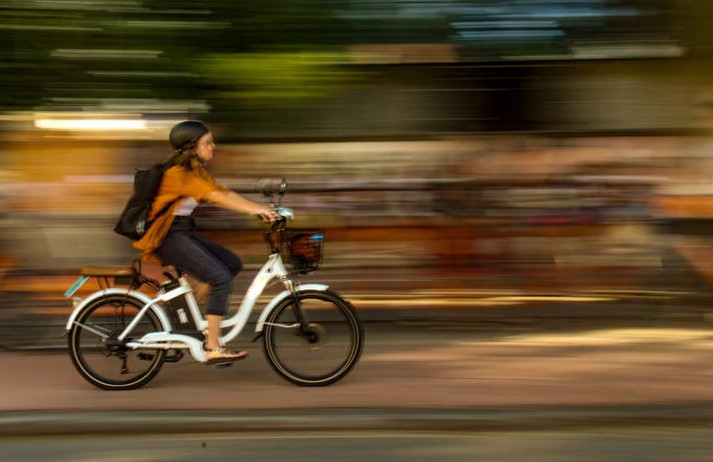 Autoridades e população debatem as bikes elétricas e o dilema da falta de fiscalização nas ruas - Foto/Arquivo Autoridades e população debatem as bikes elétricas e o dilema da falta de fiscalização nas ruas - Foto/Arquivo