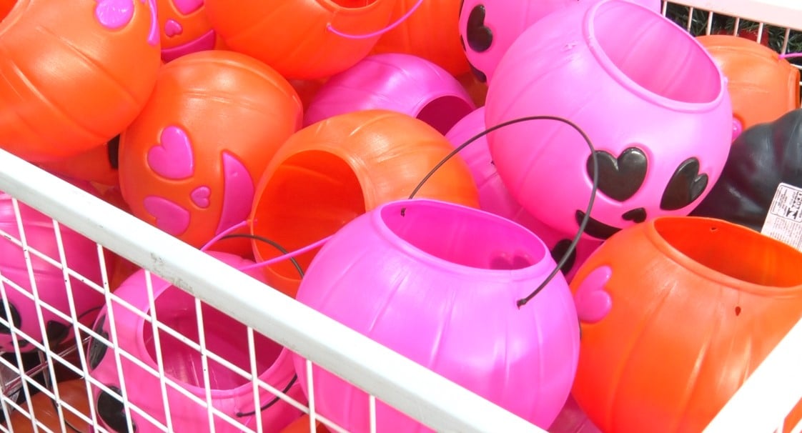 Em Três Lagoas, a festa já é esperada por famílias inteiras, que veem no Halloween uma oportunidade de reunir pais e filhos em torno da criatividade, das brincadeiras e da convivência entre vizinhos. Foto: Reprodução/TVC HD.