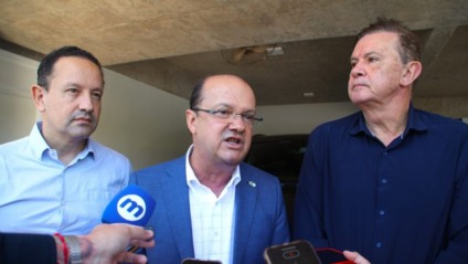 Da esquerda para a direita: Walter Carneiro Junior, Barbosinha, Eduardo Rocha
(Foto: Reprodução/ Governo de MS) 