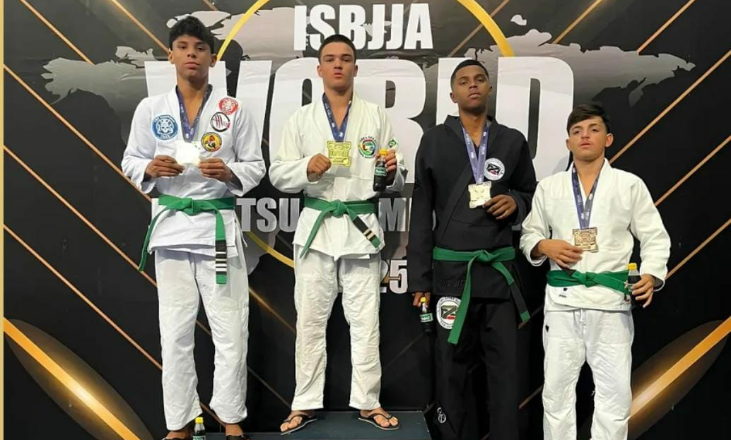O Tatu Fight Team, além dos resultados em campeonatos de alto nível, mantém um projeto social que atende crianças e adolescentes na própria casa do sensei, oferecendo inclusão por meio do esporte. Foto: Reprodução/TVC HD.
