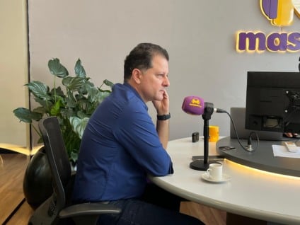 Renato Câmara nos estúdios da Massa FM Dourados - Foto: Raíssa Vitória/Portal RCN67