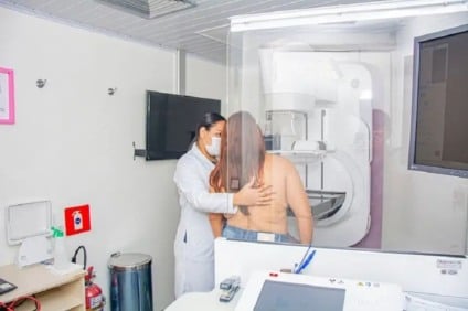 Atendimento sendo realizado pela Carreta da Saúde da Mulher - Foto: Divulgação