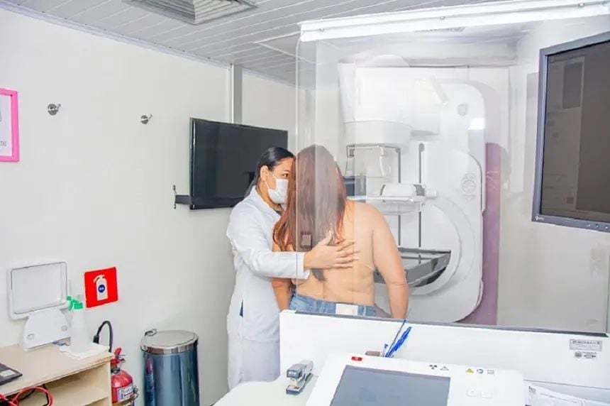 Atendimento sendo realizado pela Carreta da Saúde da Mulher - Foto: Divulgação