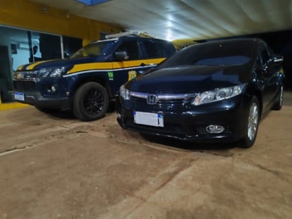 PRF recupera veículo roubado em Água Clara e prende condutora