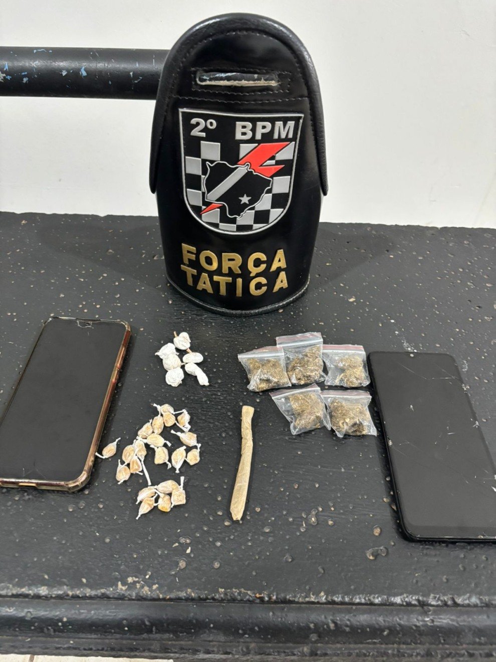 'Boca de fumo' é fechada no bairro Novo Oeste e drogas são apreendidas 'Boca de fumo' é fechada no bairro Novo Oeste e drogas são apreendidas
