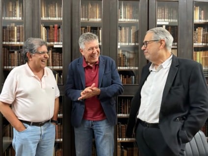 Ao centro o presidente do Fórum Brasileiro, Henrique de Medeiros; à.esquerda o vice Antonio Penteado Mendonça e o secretário Ernani Buchmann - Foto: Divulgação