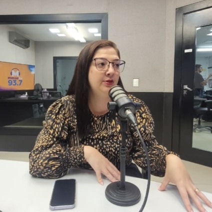 Mariana Marques nos estúdios da Massa FM Campo Grande - Foto: Rodrigo Moreira/Portal RCN67
