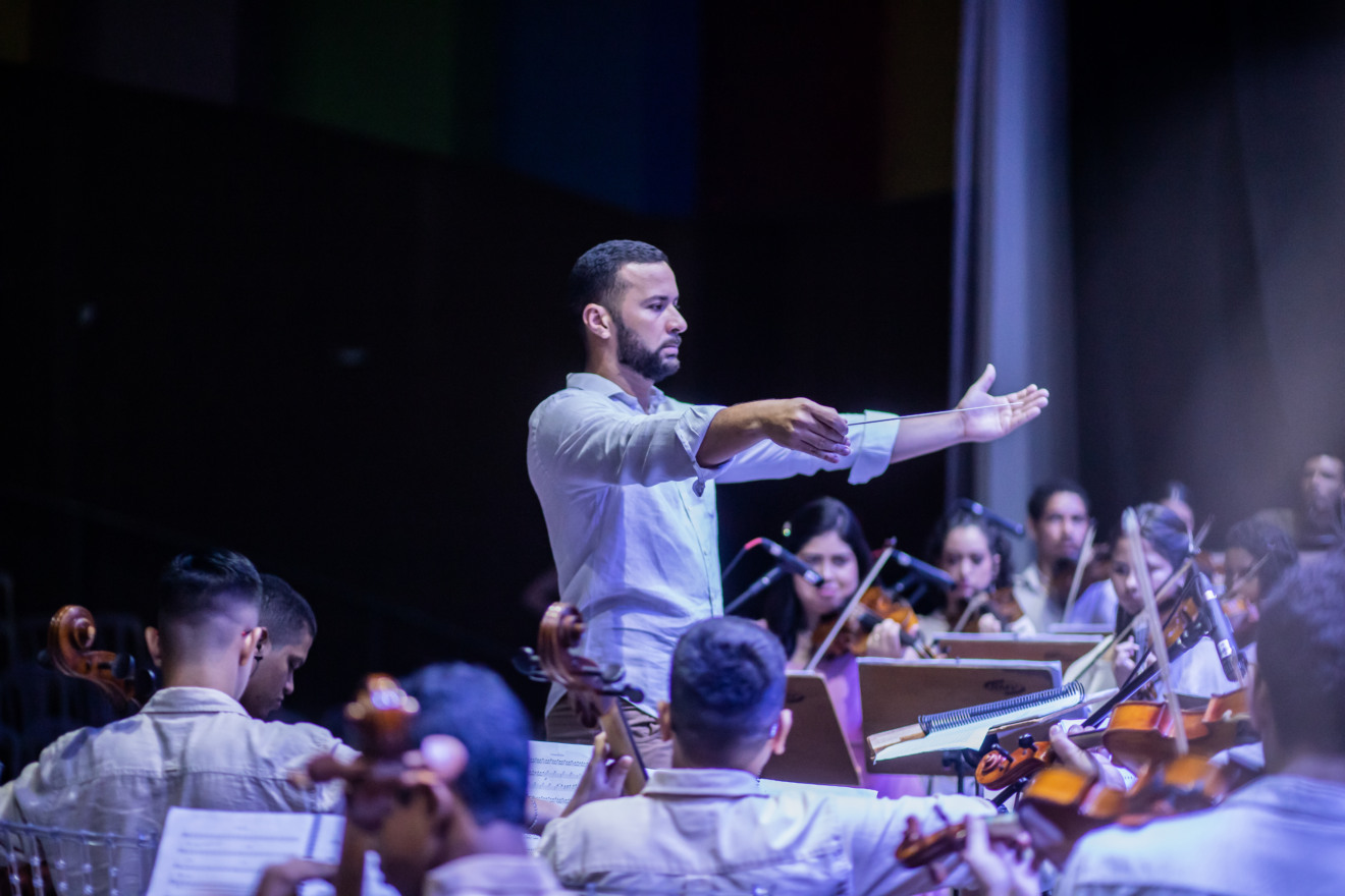 Jose Maikson é o regente da Orquestra Sifonica da Fronteira - Foto: Divulgação