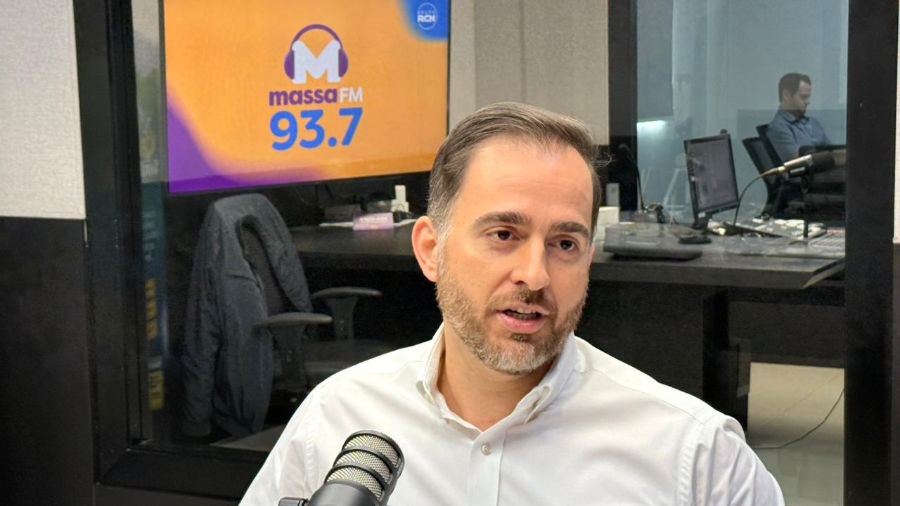 Karlen Obeid, no estúdio da Rádio Massa Campo Grande (Foto: Adriano Hany/ Massa CG) Karlen Obeid, no estúdio da Rádio Massa Campo Grande (Foto: Adriano Hany/ Massa CG)