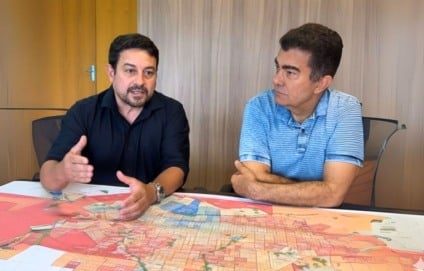 Secretário de saúde, Márcio Figueiredo e o prefeito Marçal Filho descartaram os casos de contaminação por metanol em Dourados e alerta a população para os cuidados com o consumo de bebidas destiladas. (Reprodução/Assecom)