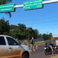 Militares paraguaios já abordam brasileiros na fronteira entre os paises - Foto/Internet