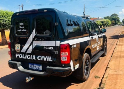 De acordo com as investigações policiais, o crime foi praticado dentro da residência da vítima, mediante grave ameaça. (Foto: Divulgação PCMS)