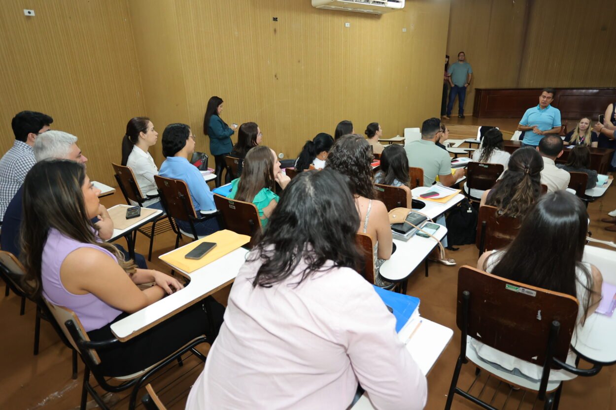 Os 21 novos profissionais da saúde aprovados em concurso público foram empossados nesta quarta-feira (22).  (Foto: Aparecido Frota)