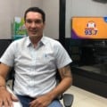 Rafael Azambuja, no estúdio da Rádio Massa (Foto: Fernando de Azambuja/ Massa CG)