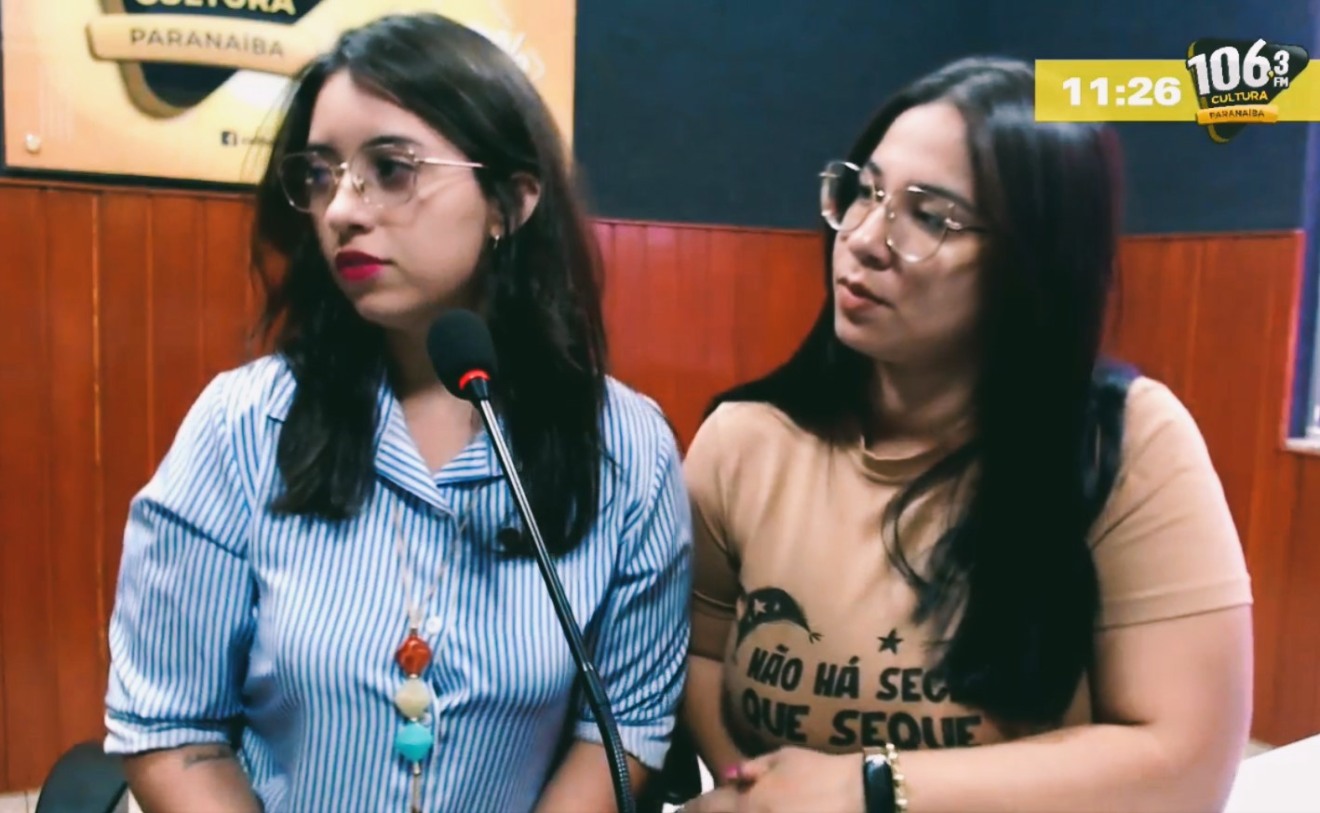Aline Paracatu e Roberta Santana nos estúdios da Rádio Cultura FM Paranaíba - Foto/Cultura FM
