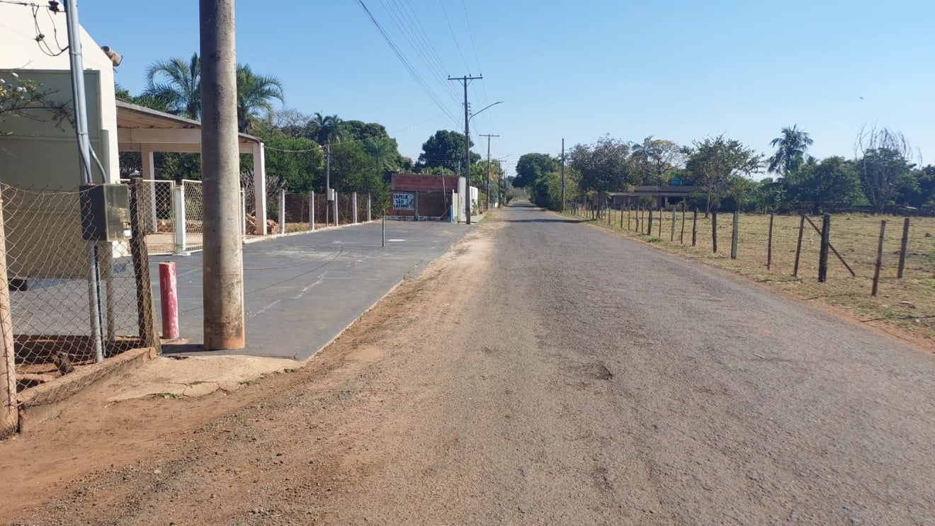Rua que receberá obras dá acesso a todo o Bairro São Lázaro (Foto: Mauro Silva/Cultura FM)