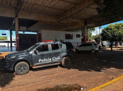 Casal foi preso e encaminhado à Delegacia (Foto: SIG/Polícia Civil)